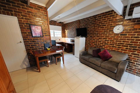 Greenvale Holiday Units - Accommodation Australia 7