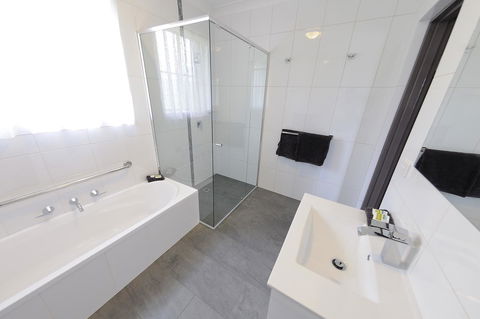 Greenvale Holiday Units - Accommodation Australia 2
