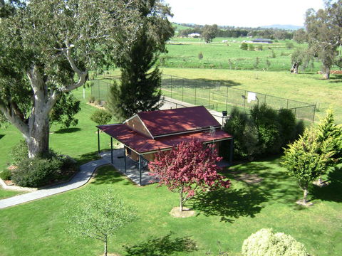 Greenvale Holiday Units - Accommodation Australia 11