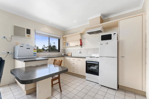Allambi Holiday Apartments - Australia Shopping 2