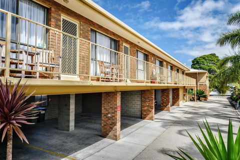 Allambi Holiday Apartments - Australia Shopping 18