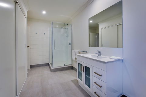 Allambi Holiday Apartments - Australia Shopping 37