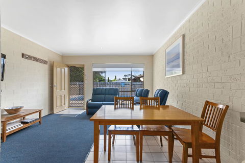 Allambi Holiday Apartments - Australia Shopping 12
