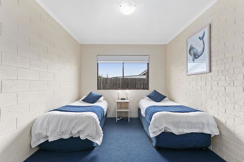 Allambi Holiday Apartments - Australia Shopping 6