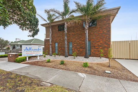 Allambi Holiday Apartments - Australia Shopping 5