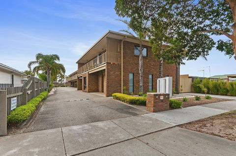Allambi Holiday Apartments - Australia Shopping 8