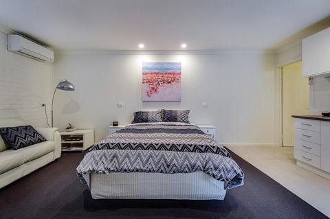 Allambi Holiday Apartments - Australia Shopping 42