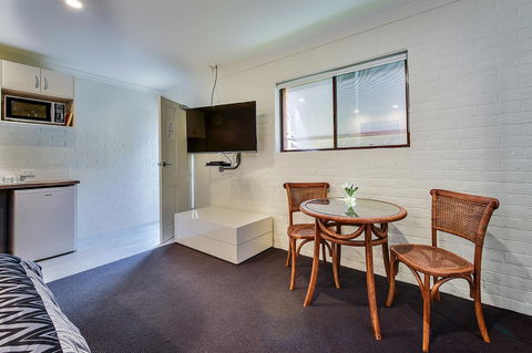 Allambi Holiday Apartments - Australia Shopping 27