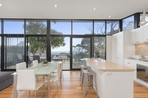 Ocean View Treetops Retreat - Accommodation Australia 12