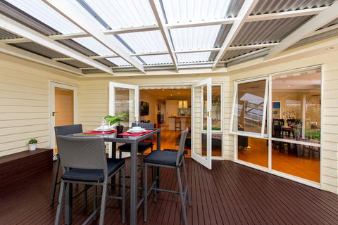 Lovely 5BR Full House In Glen Waverley, Walk To Train, Bus & Shops - Accommodation Australia 13