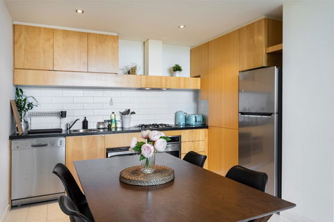 La Maison - Great View, Free Parking, Pool, Gym, Perfectly Located 2BR Apartment - Local Tourism 12