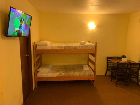 Mountain Creek Motel Bar & Restaurant - Local Tourism 5