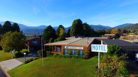 Mountain Creek Motel Bar & Restaurant - Local Tourism 0