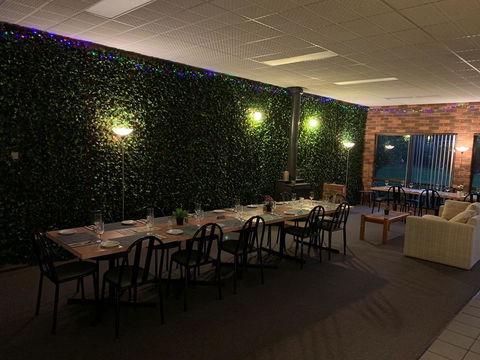 Mountain Creek Motel Bar & Restaurant - Local Tourism 13