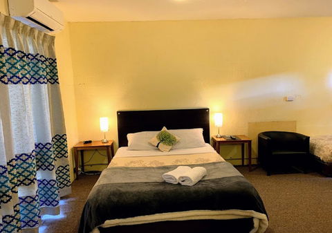 Mountain Creek Motel Bar & Restaurant - Local Tourism 3