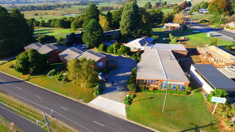 Mountain Creek Motel Bar & Restaurant - Local Tourism 21
