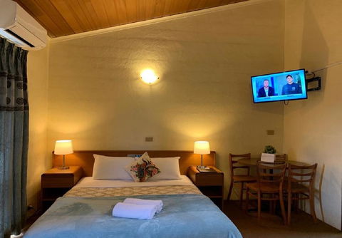 Mountain Creek Motel Bar & Restaurant - Local Tourism 24