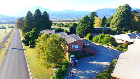 Mountain Creek Motel Bar & Restaurant - Local Tourism 22
