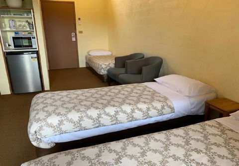 Mountain Creek Motel Bar & Restaurant - Local Tourism 30