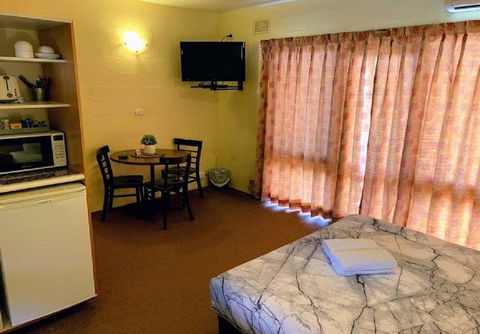 Mountain Creek Motel Bar & Restaurant - Local Tourism 31