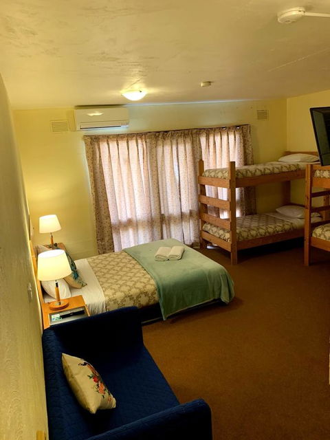 Mountain Creek Motel Bar & Restaurant - Local Tourism 44
