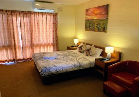 Mountain Creek Motel Bar & Restaurant - Local Tourism 25