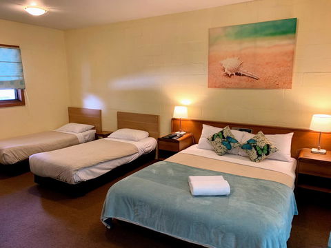 Mountain Creek Motel Bar & Restaurant - Local Tourism 34
