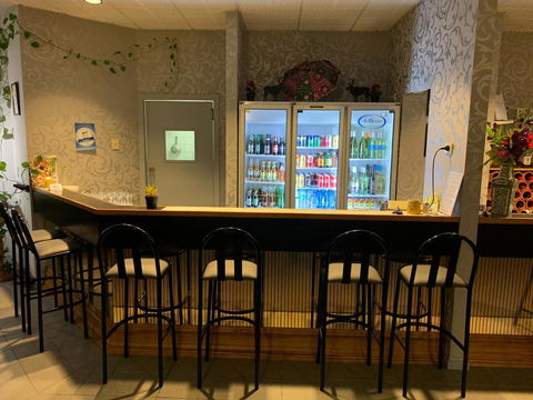 Mountain Creek Motel Bar & Restaurant - Local Tourism 10