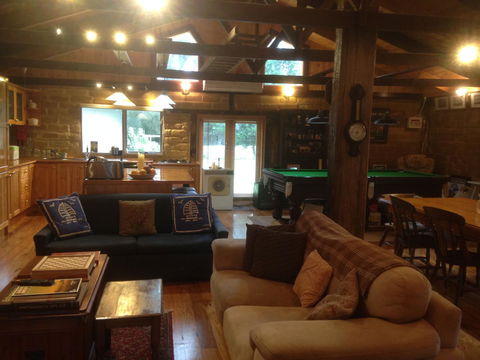 Mud Hollow Barn - Local Tourism 10