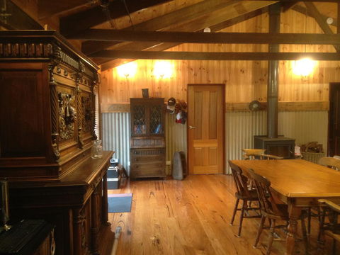 Mud Hollow Barn - Local Tourism 9