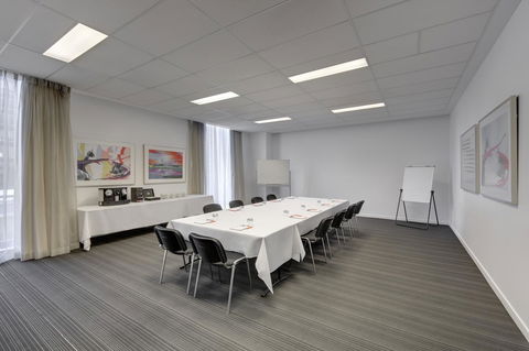 Travelodge Hotel Melbourne Docklands - Accommodation Australia 24