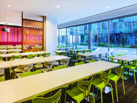 Travelodge Hotel Melbourne Docklands - Accommodation Australia 21