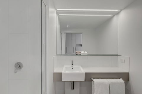 Travelodge Hotel Melbourne Docklands - Accommodation Australia 8
