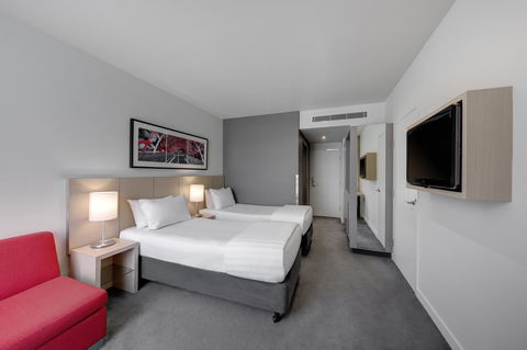 Travelodge Hotel Melbourne Docklands - Accommodation Australia 1