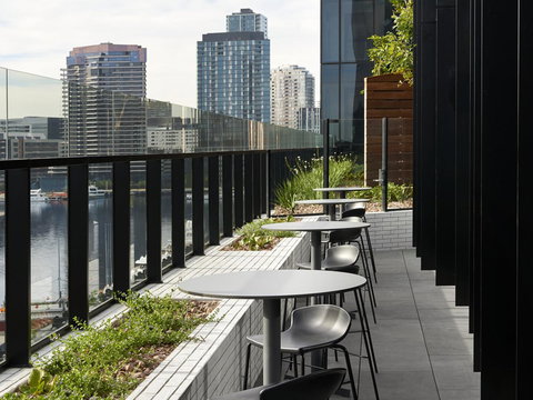 Vibe Hotel Melbourne Docklands - Accommodation Australia 21