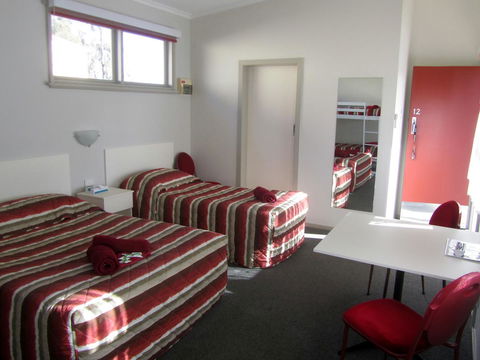 The Highlander Motel - 24HR Check In - Australia Shopping 25