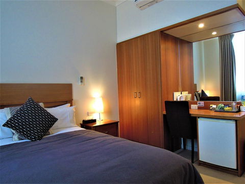 Plough Hotel - Accommodation Australia 7