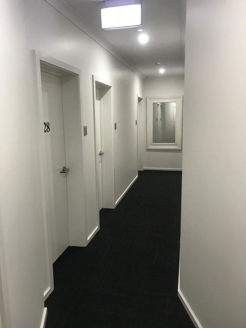 CROWN CENTRAL BUSINESS DISTRICT MOTEL - NO UNDER 18s - Accommodation Australia 22