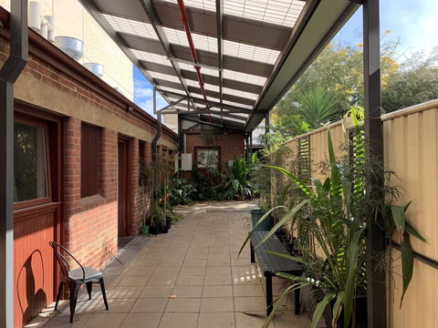 CROWN CENTRAL BUSINESS DISTRICT MOTEL - NO UNDER 18s - Accommodation Australia 3