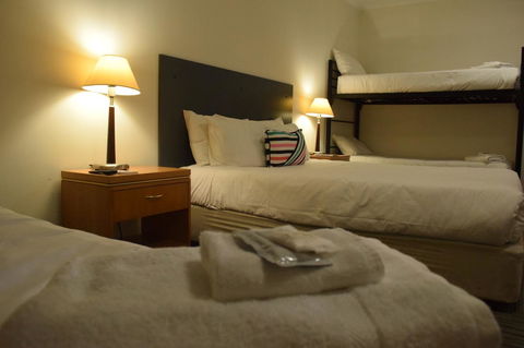 CROWN CENTRAL BUSINESS DISTRICT MOTEL - NO UNDER 18s - Accommodation Australia 38
