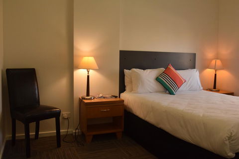 CROWN CENTRAL BUSINESS DISTRICT MOTEL - NO UNDER 18s - Accommodation Australia 33