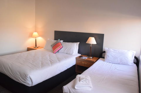 CROWN CENTRAL BUSINESS DISTRICT MOTEL - NO UNDER 18s - Accommodation Australia 31