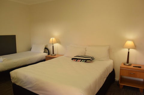 CROWN CENTRAL BUSINESS DISTRICT MOTEL - NO UNDER 18s - Accommodation Australia 37