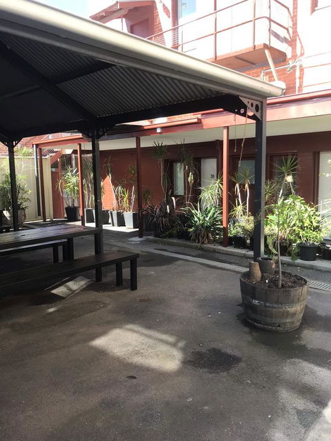 CROWN CENTRAL BUSINESS DISTRICT MOTEL - NO UNDER 18s - Accommodation Australia 13