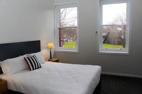 CROWN CENTRAL BUSINESS DISTRICT MOTEL - NO UNDER 18s - Accommodation Australia 23