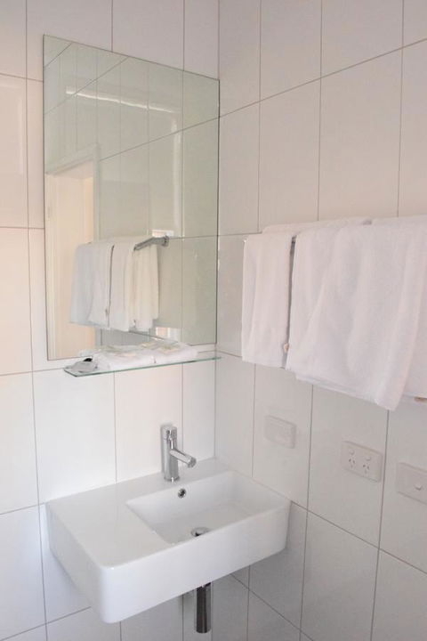 CROWN CENTRAL BUSINESS DISTRICT MOTEL - NO UNDER 18s - Accommodation Australia 29