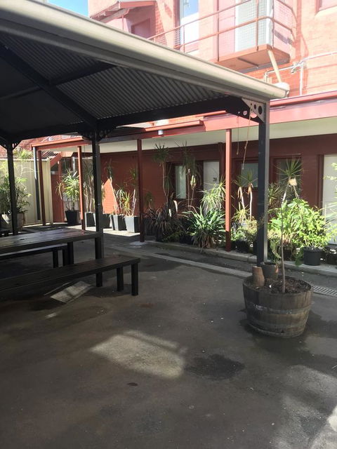 CROWN CENTRAL BUSINESS DISTRICT MOTEL - NO UNDER 18s - Accommodation Australia 20