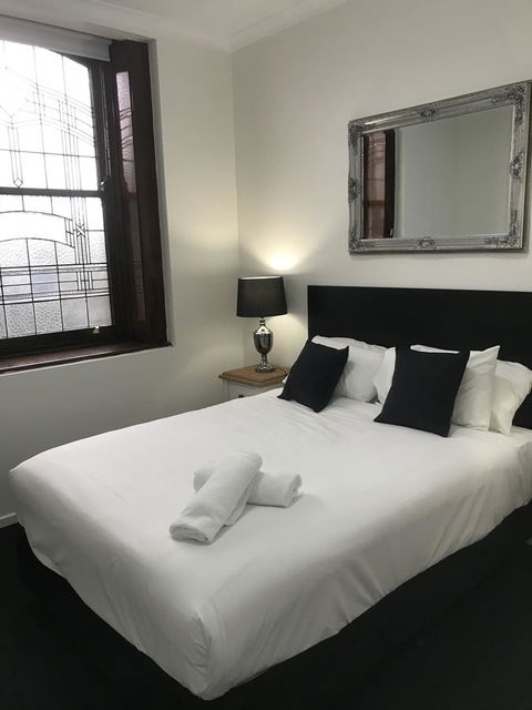 CROWN CENTRAL BUSINESS DISTRICT MOTEL - NO UNDER 18s - Accommodation Australia 0