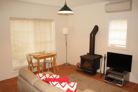 Merrimeet Cottages - Accommodation Australia 24