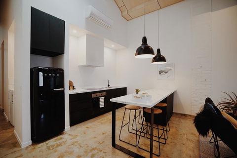THE WAREHOUSE APARTMENTS - Accommodation Australia 11